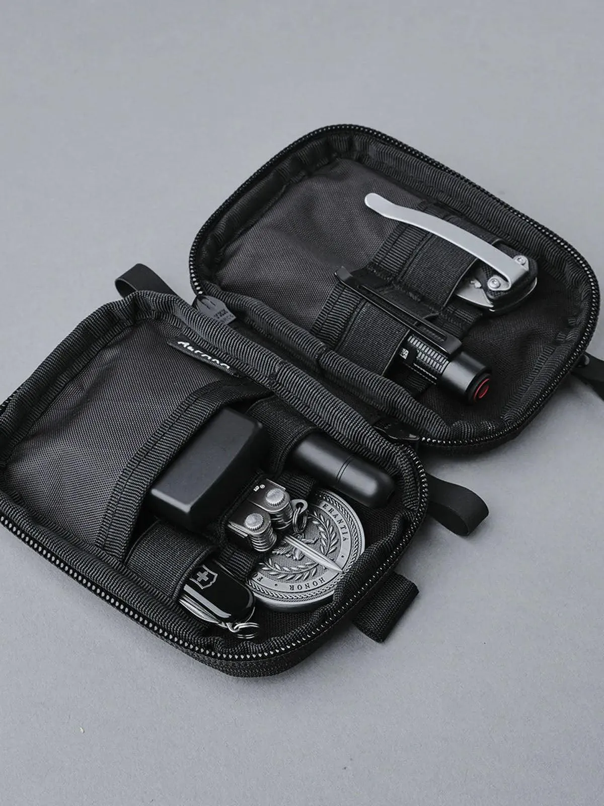 Alpaka Hub Pouch Velcro Hook & Loop