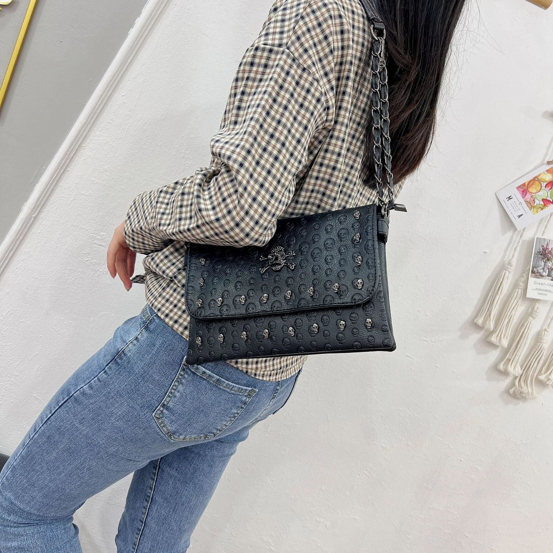 Cool Women's Vintage Rivet Skull Chain Bags