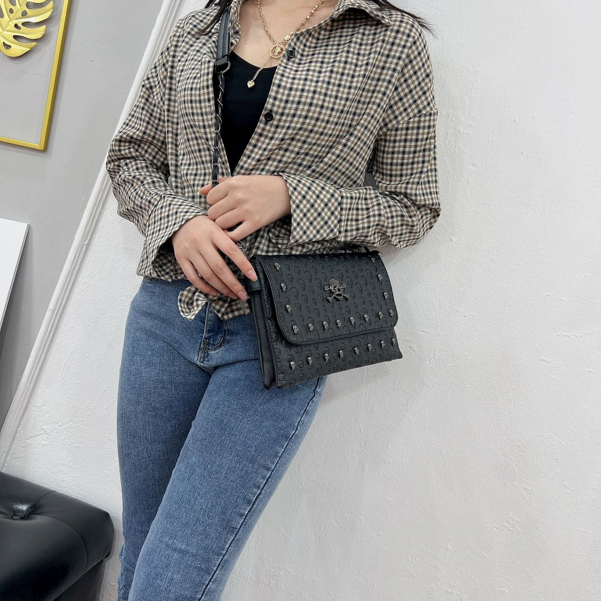 Cool Women's Vintage Rivet Skull Chain Bags
