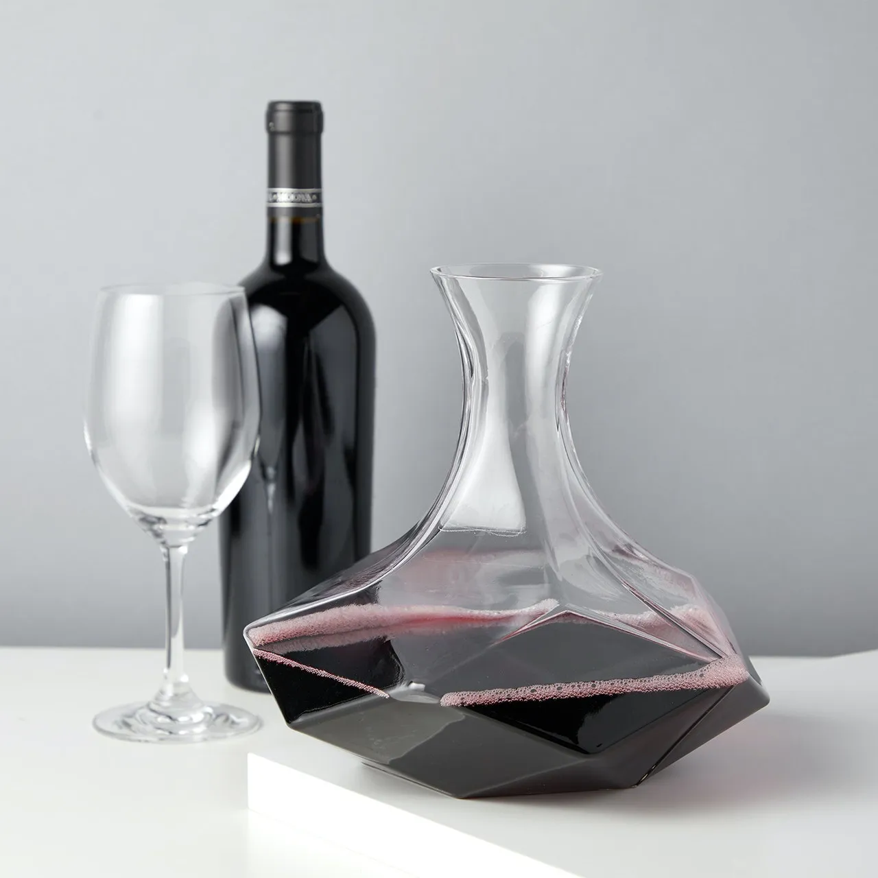 FACETED CRYSTAL WINE DECANTER