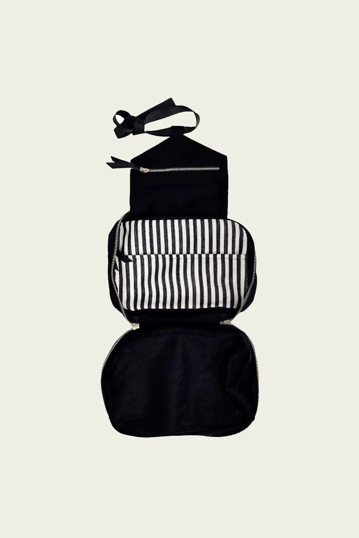 Folding Hanging Toiletry Case in Black