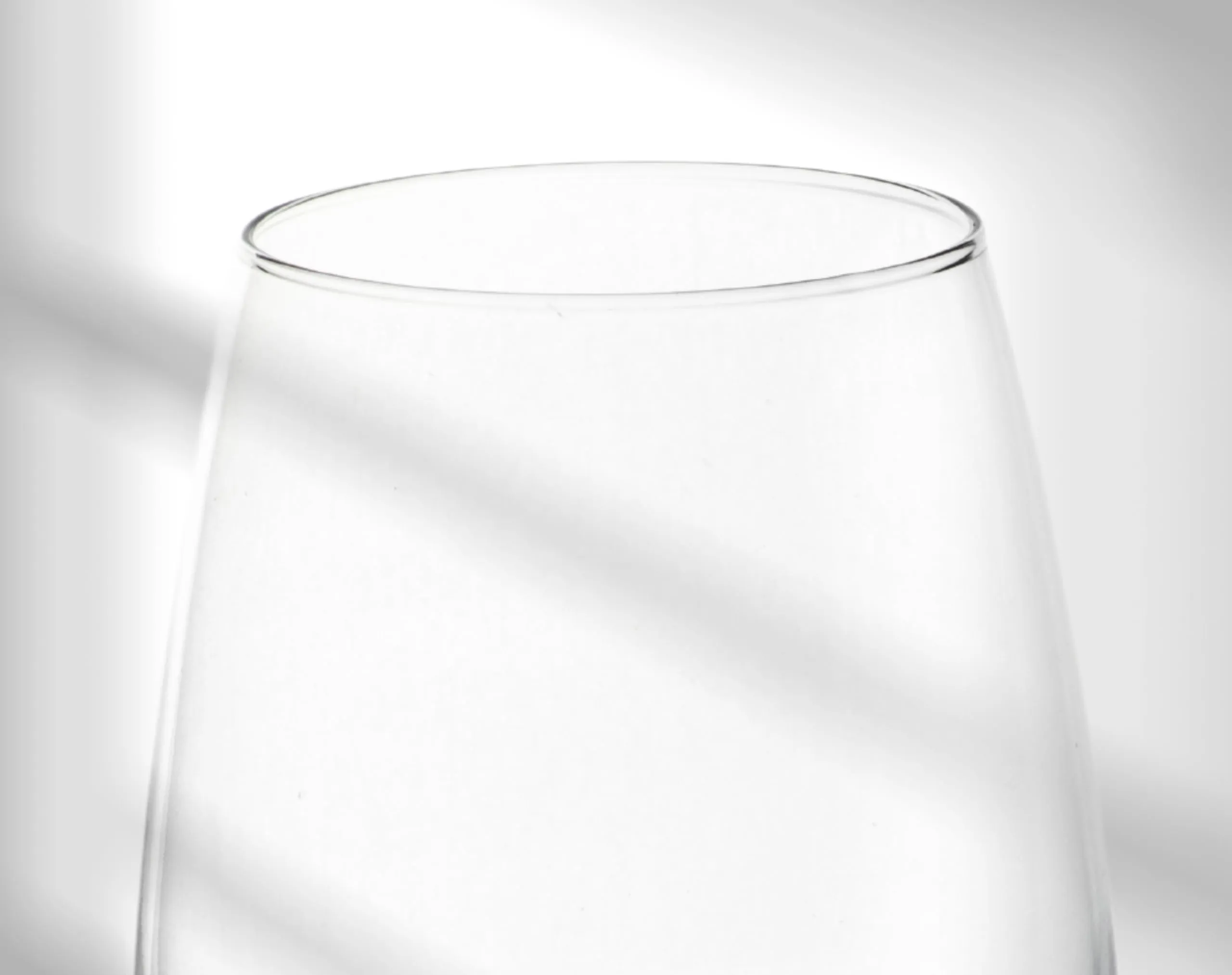 GIFTS PLAZA Elegant Wine Glasses 14 oz - Set of 4 Crystal Clear Drinking Glass with Stem - Suitable for Red and White Wine, Water, Juice and Drinks - Gift for Him or Her (4)