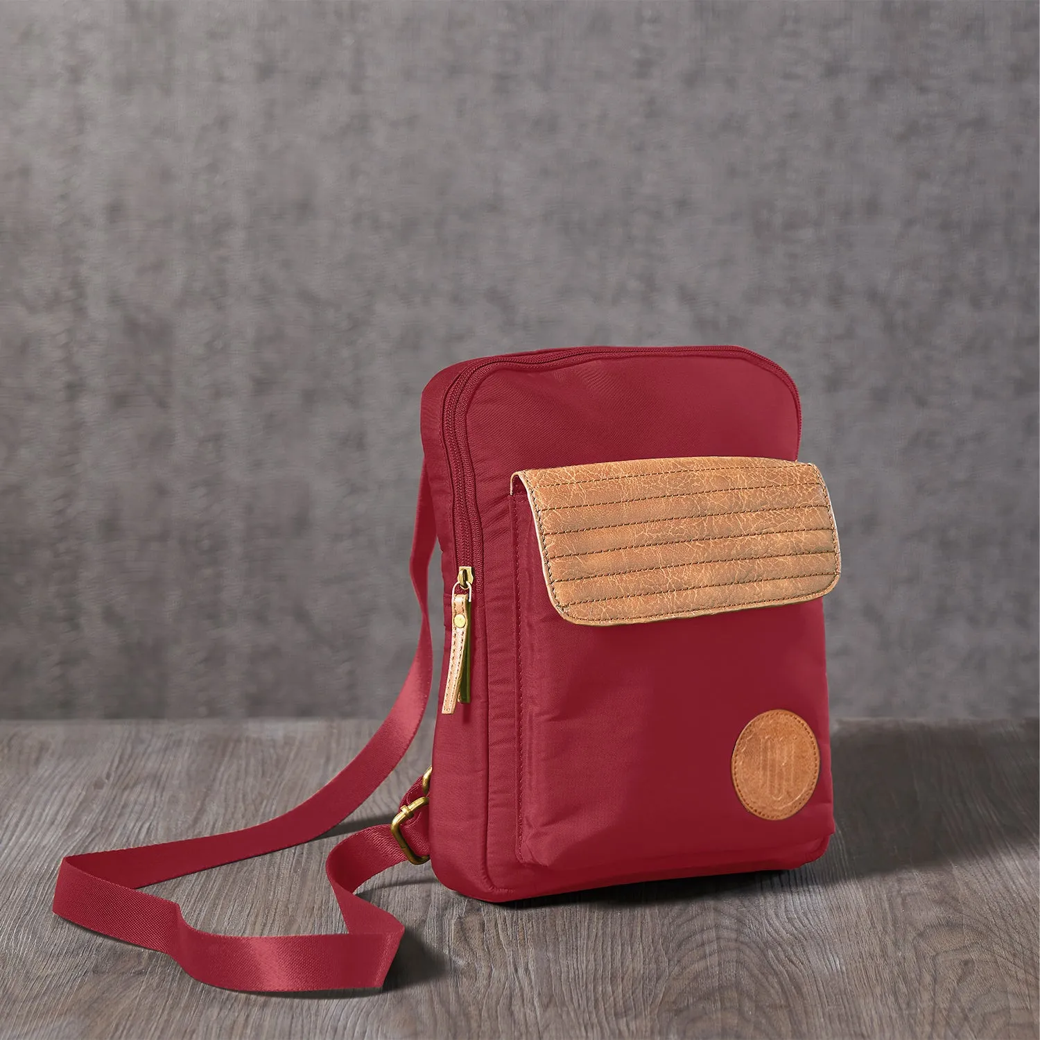 Mona B Unisex Messenger Crossbody Bag: Sierra Wine