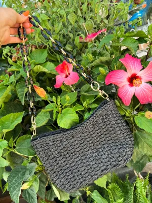 STAYCATION STRAW SHOULDER BAG-BLACK